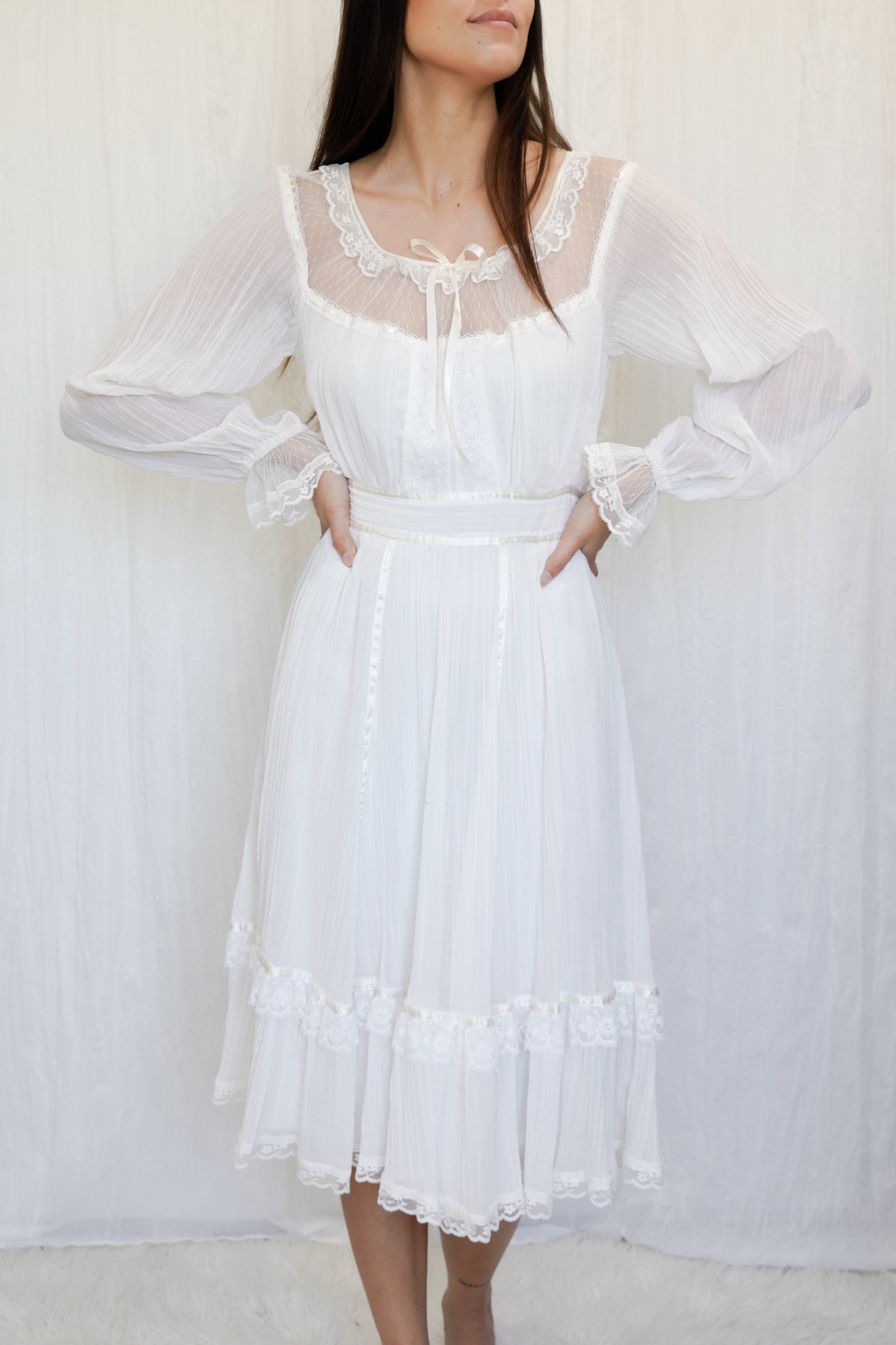 VINTAGE 1970s Gunne Sax Knee-Length Dress