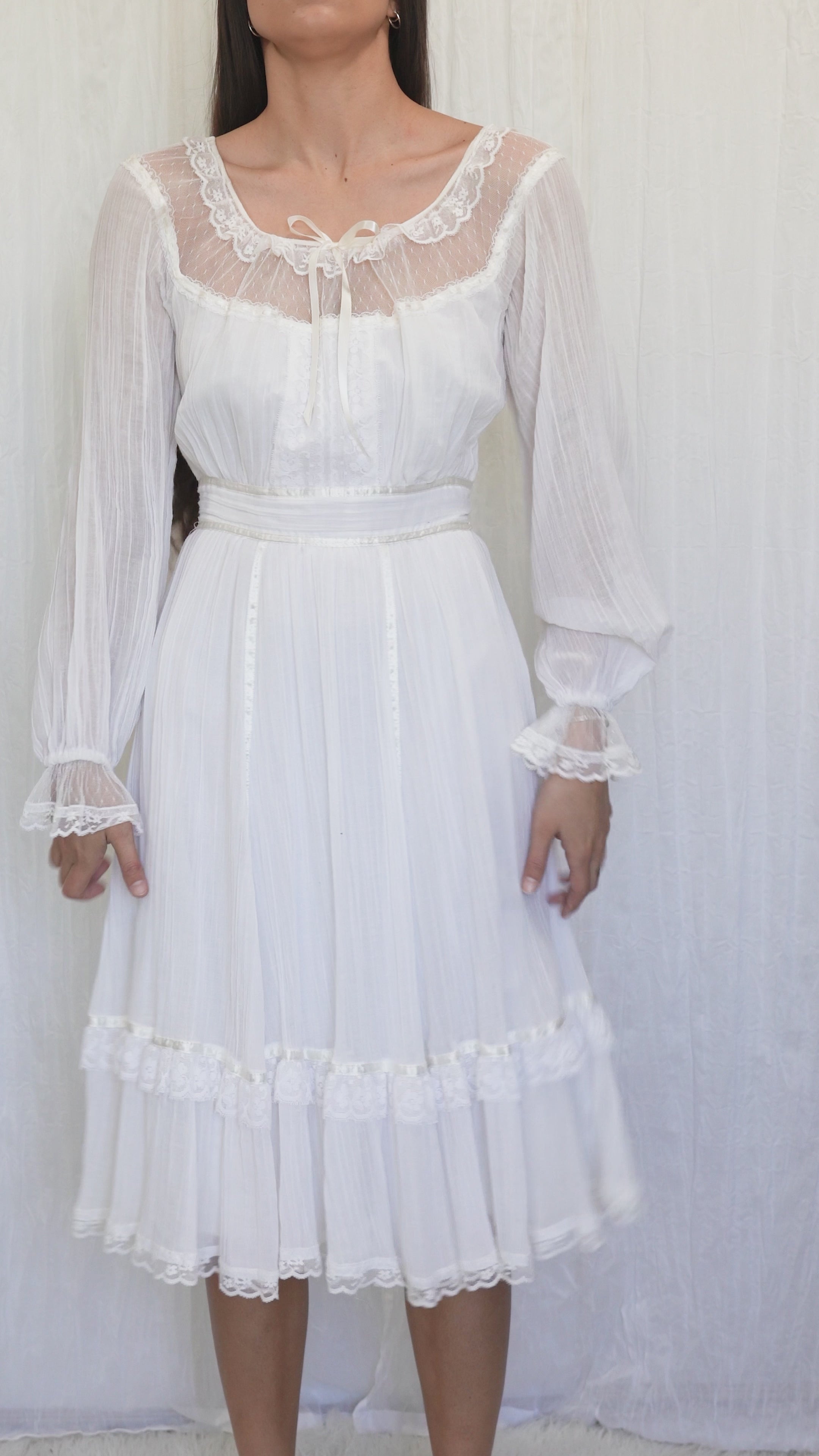 VINTAGE 1970s Gunne Sax Knee-Length Dress