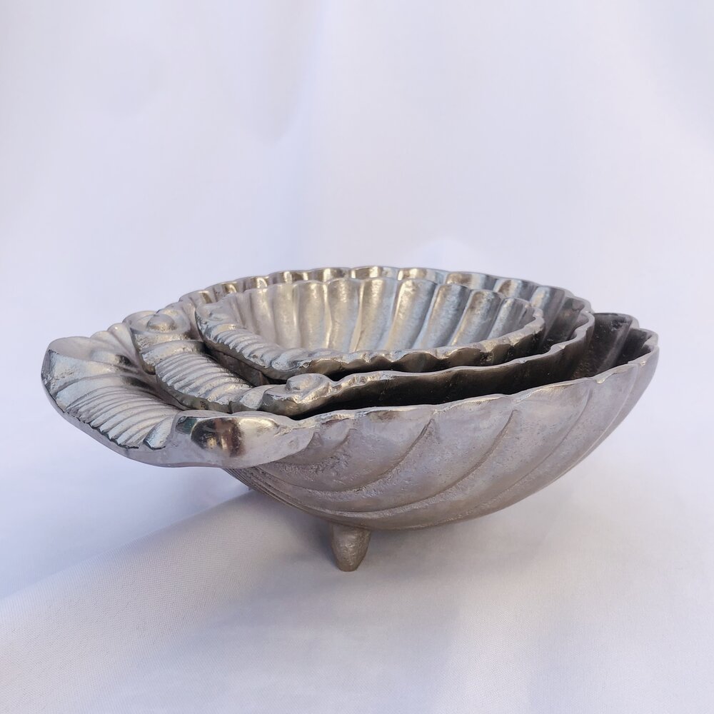 Vintage Metal Clam Shell Nesting Bowls