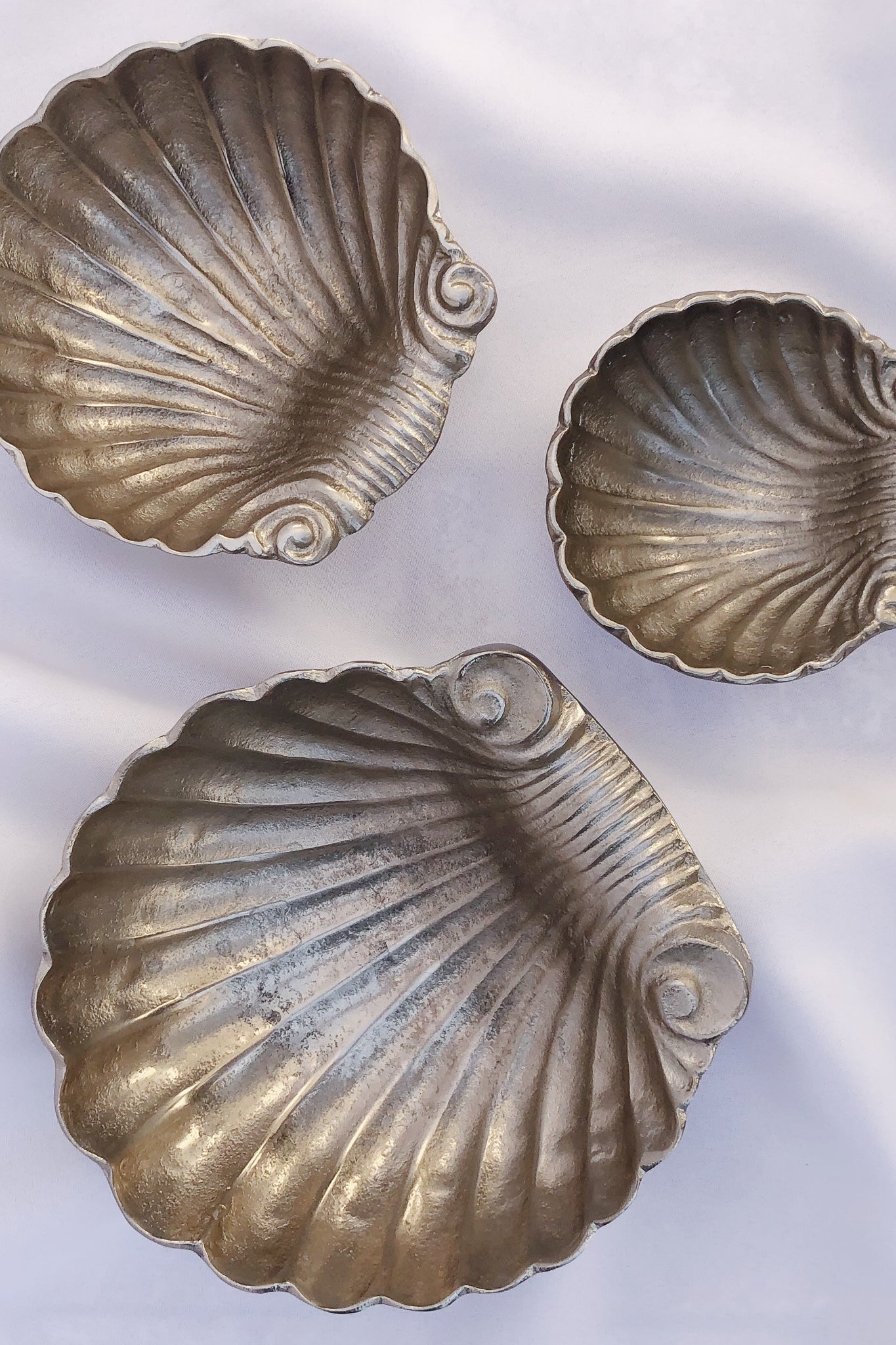 Vintage Metal Clam Shell Nesting Bowls