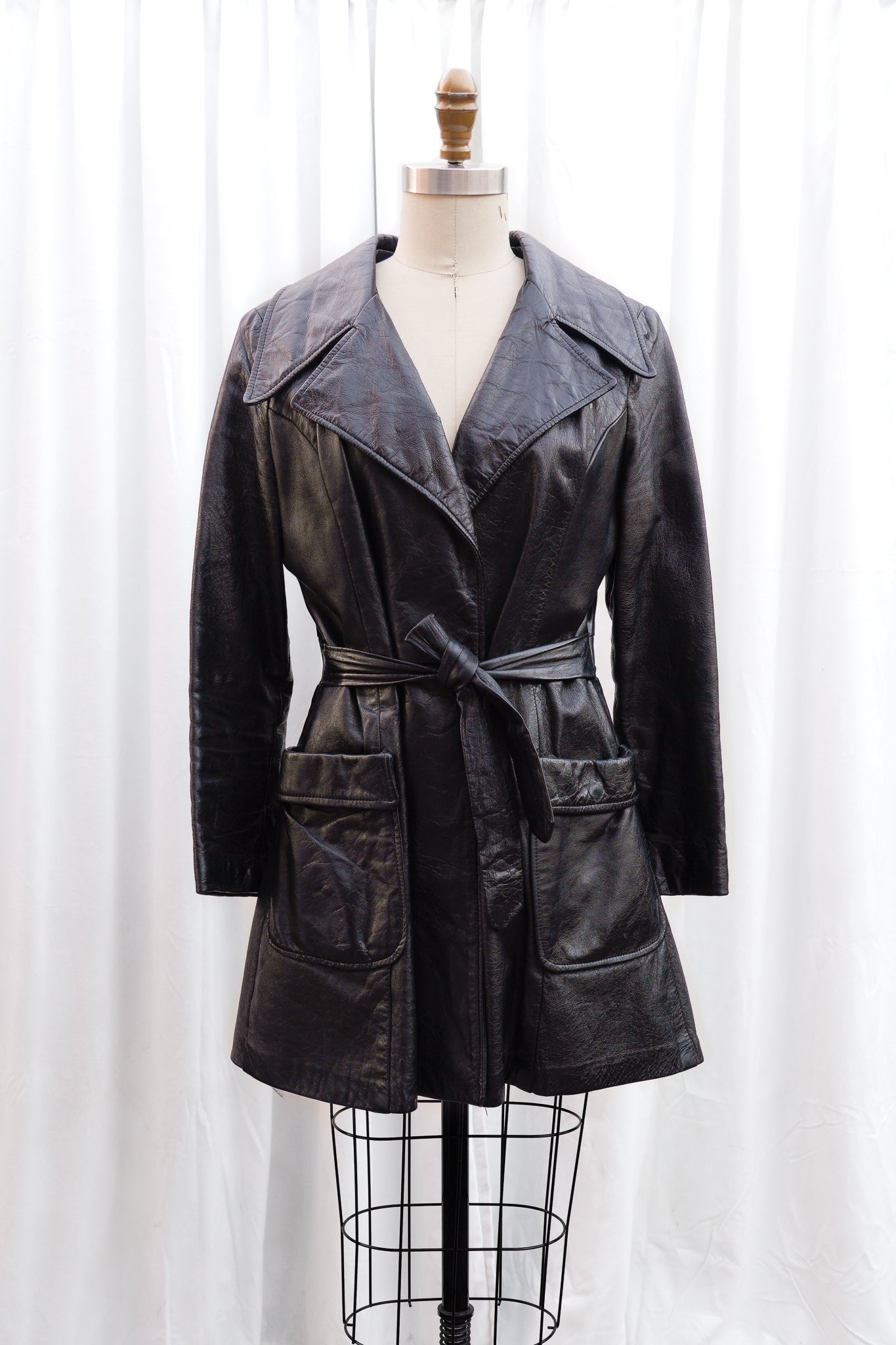 VINTAGE 1960-70's GENUINE LEATHER COAT