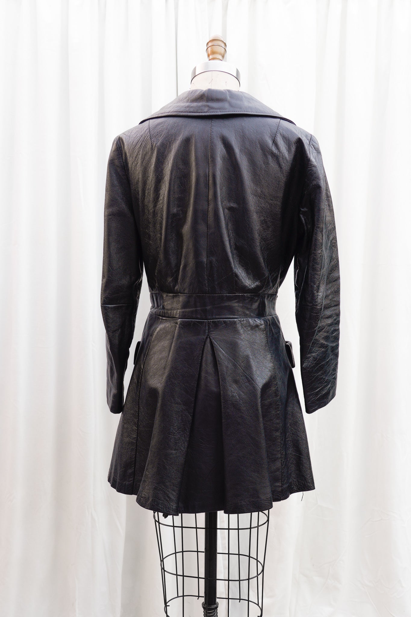 VINTAGE 1960-70's GENUINE LEATHER COAT