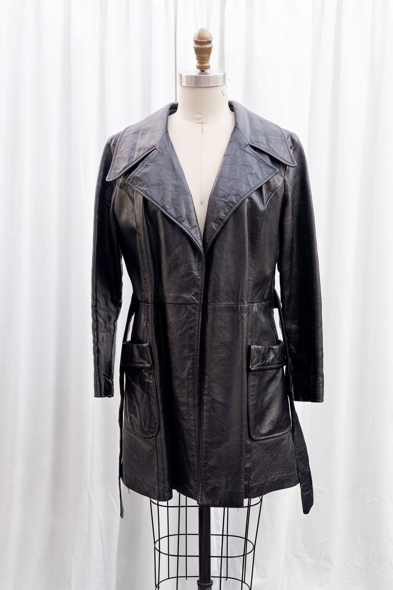 VINTAGE 1960-70's GENUINE LEATHER COAT